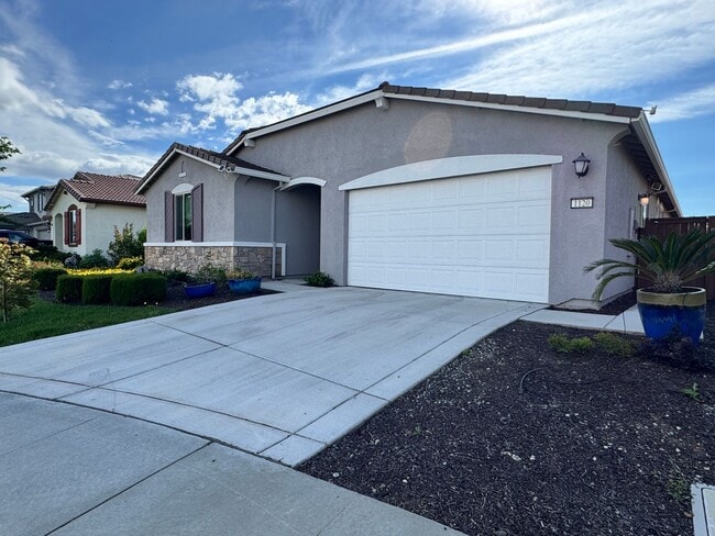 Building Photo - 5 YEARS NEW,  FORMER MODEL HOME BUILT BY LENNAR HOMES, 4 BED, 2.5 BATH, 2 CAR GARAGE