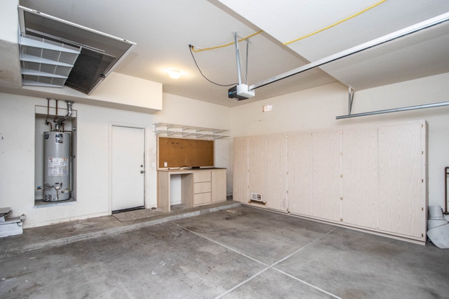 Building Photo - 4BR Total Remodel