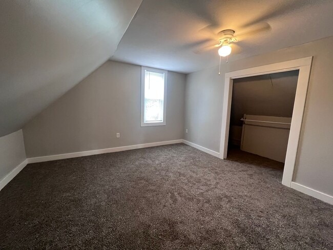 Building Photo - Wonderful and Spacious Three Bedroom Home Minutes from Downtown Grand Rapids!!