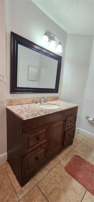 Building Photo - 8821 Coral Palms Ct