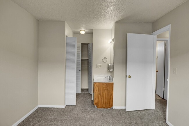 Building Photo - $1,245.95 - 2 Bed, 1 Bath Apartment in Co Springs with Pool and Clubhouse Access!