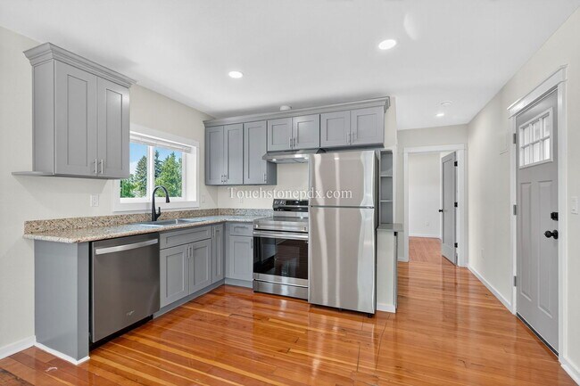 Building Photo - 4938 SE Foster Rd