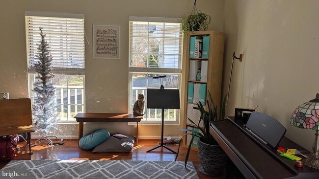 Building Photo - 407 Deerpath Ave SW