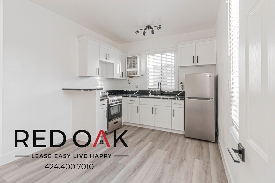 Building Photo - 1017 S Kingsley Dr