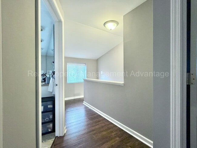 Building Photo - 3 Bed/2.5 Bath - Cape Cod Charm with Modern Comforts Throughout