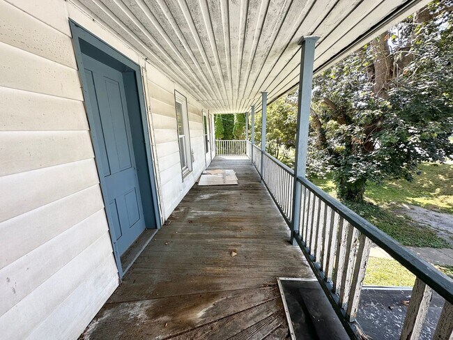Building Photo - 125 Emig St