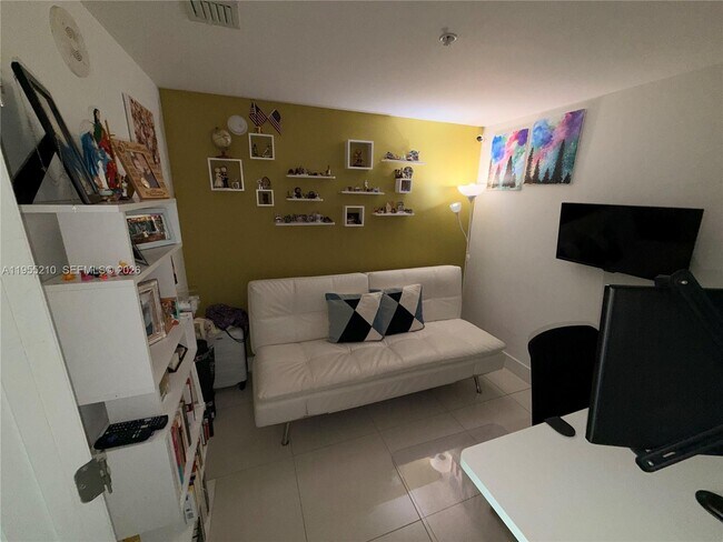 Building Photo - 253 NE 2nd St