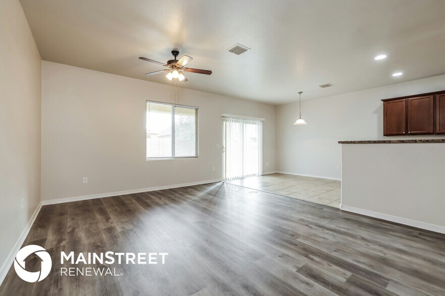 Building Photo - 8285 W Kittiwake Ln