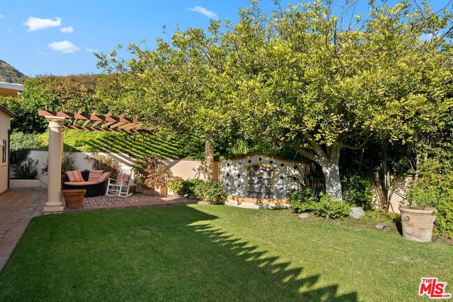 Building Photo - 1344 Bienveneda Ave