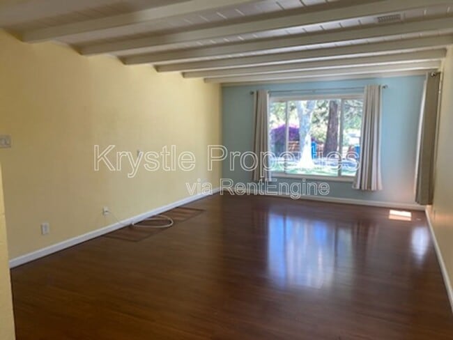 Building Photo - 1411 Mariposa St
