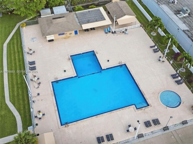 Building Photo - 2461 SW 50th St