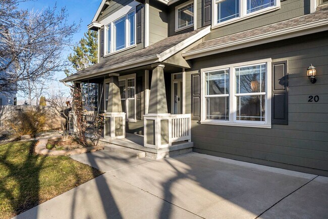 Building Photo - Enjoy this Spectacular Parklike backyard with Landscaping Included in Rent