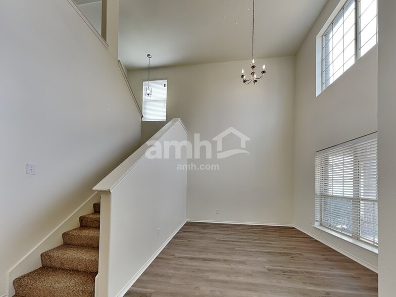 Building Photo - 2026 Wellington Pt