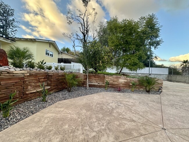 Building Photo - 9071 Paradise Park Dr