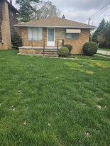 Building Photo - 1002 Brookview Blvd