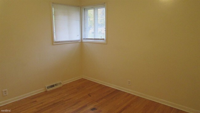 Building Photo - 3 br, 1 bath House - 8325 Briarwood Ave