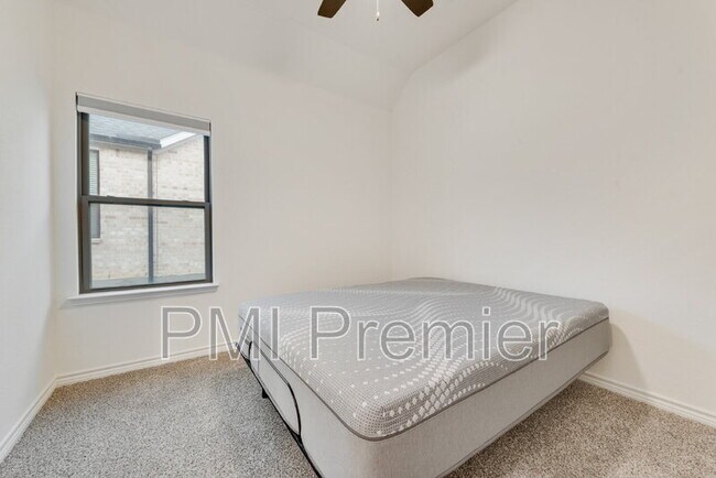 Building Photo - 2901 Little Wonder Ln