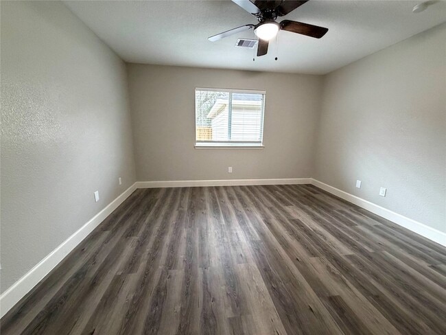 Building Photo - 10667 Cobblecreek Way