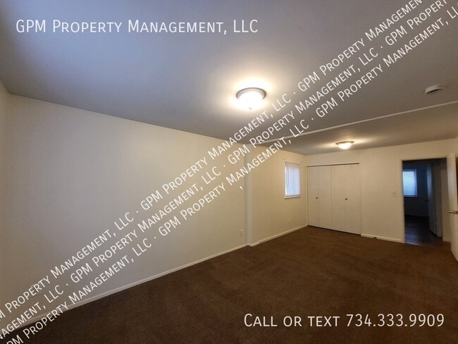 Building Photo - 8975 Nottingham Dr