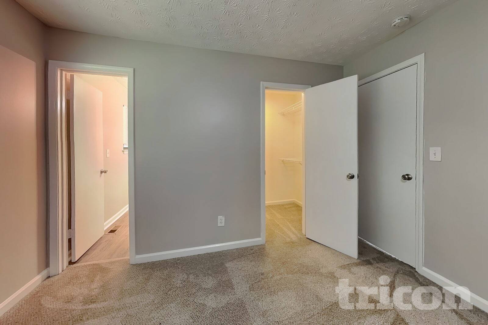 Building Photo - 1515 Olde Oak Dr