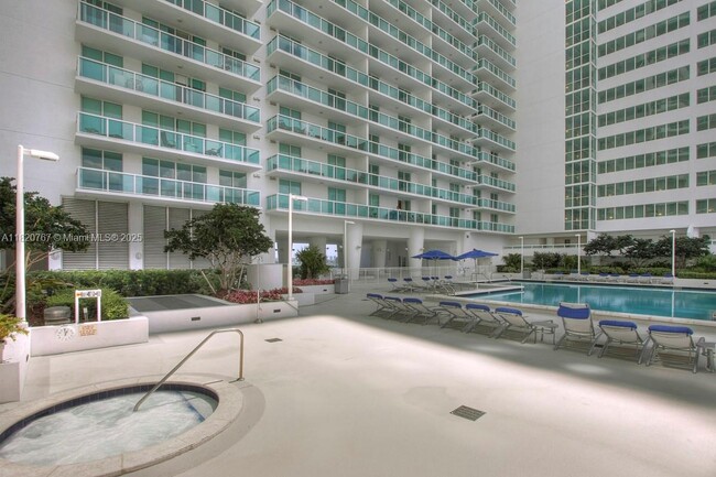 Building Photo - 1800 N Bayshore Dr