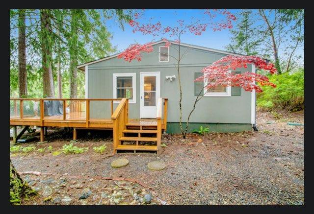 Side of home and main entrance - 13713 Wye Lake Blvd SW