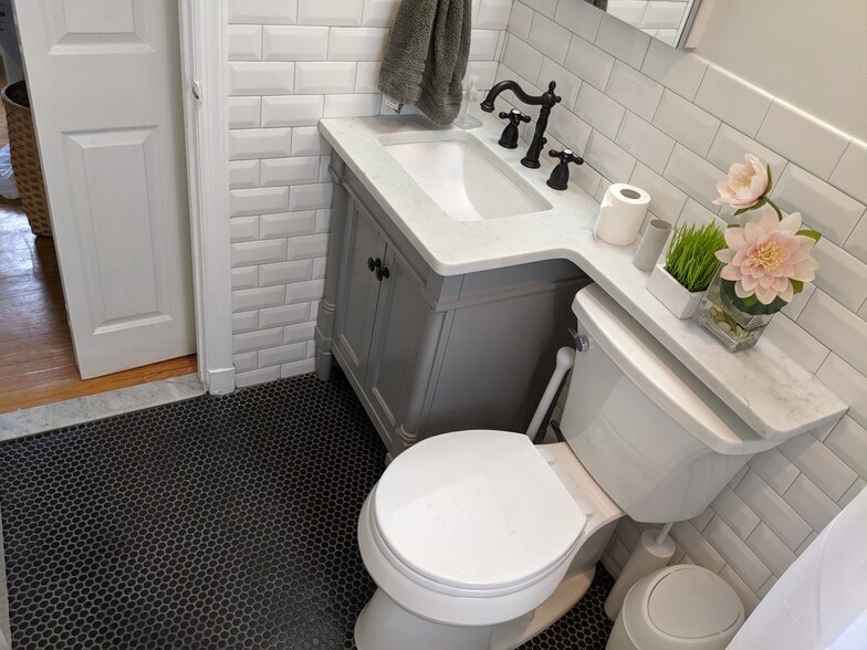 bathroom - 419 A St NE