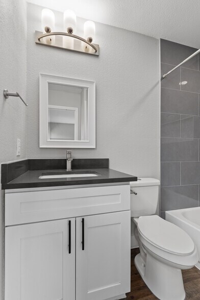 Primary bathroom - 602 Peterson St