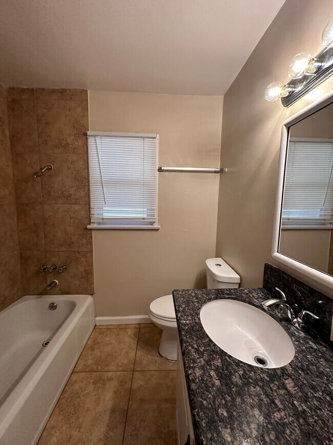 Building Photo - 2114 Brundage Ln