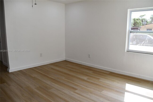 Building Photo - 954 NW 75th St