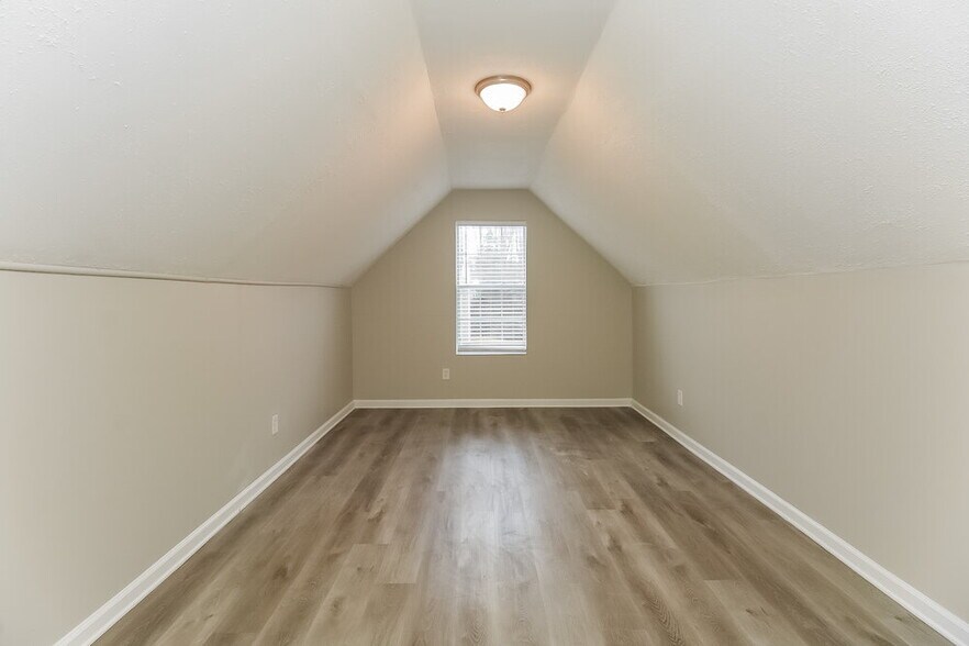 Building Photo - 245 Pebble Creek Dr