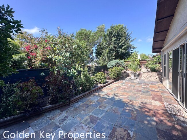Building Photo - Remodeled single-level home in Peacock Hills (55+ Community)