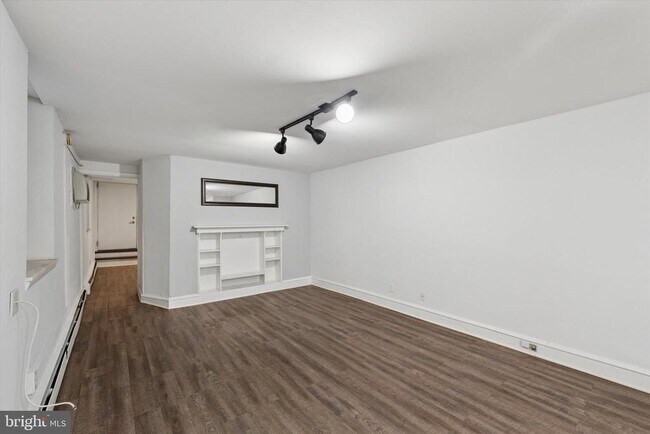 Building Photo - 240 S 13th St