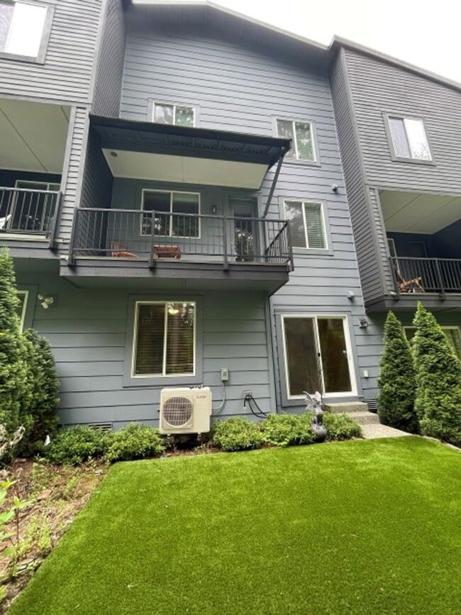 Building Photo - 4bd/3.5ba Lynnwood Townhome
