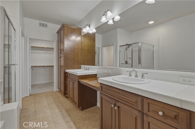Building Photo - 65 Wonderland