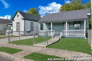 Building Photo - 2209 N Flores St