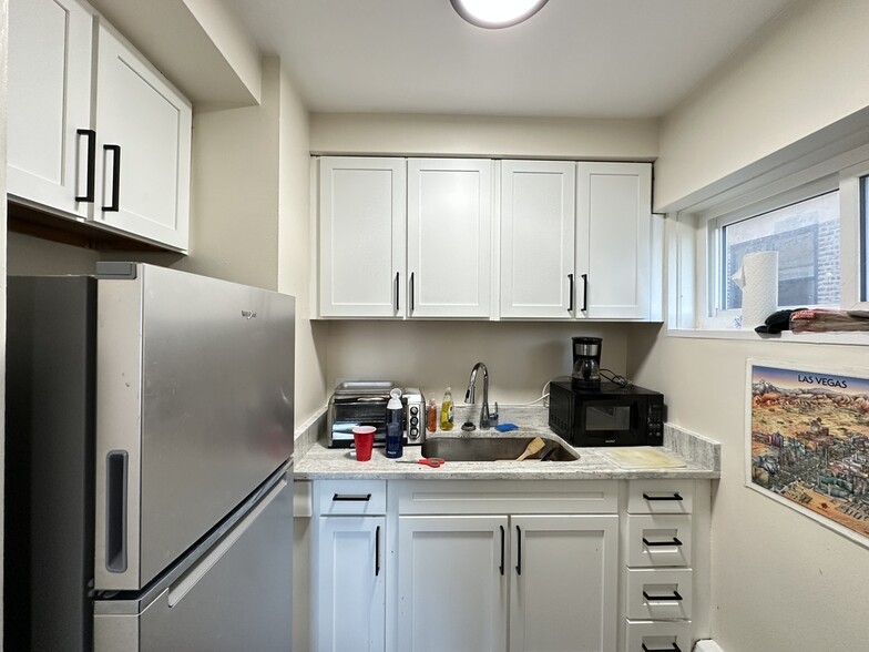 Building Photo - 1400 Chicago Ave