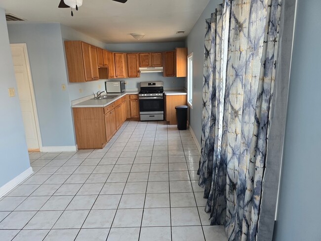 Building Photo - 19 E Romeo Rd