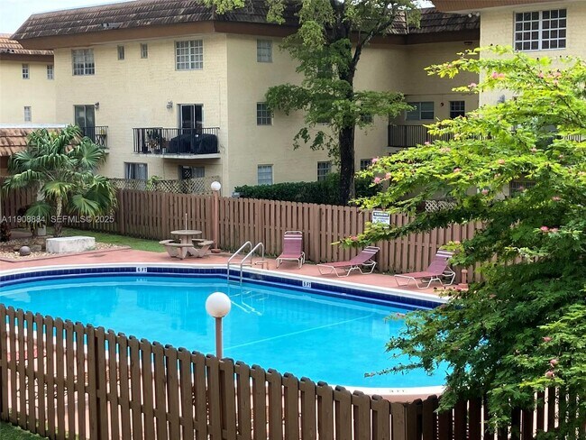 Building Photo - 8500 SW 109th Ave