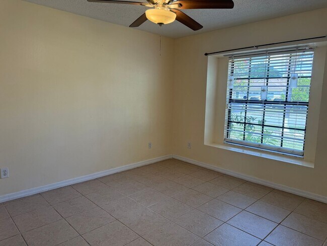Building Photo - 4712 Dandelion Dr