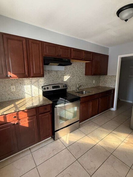 Building Photo - 1439 Charlestown Dr