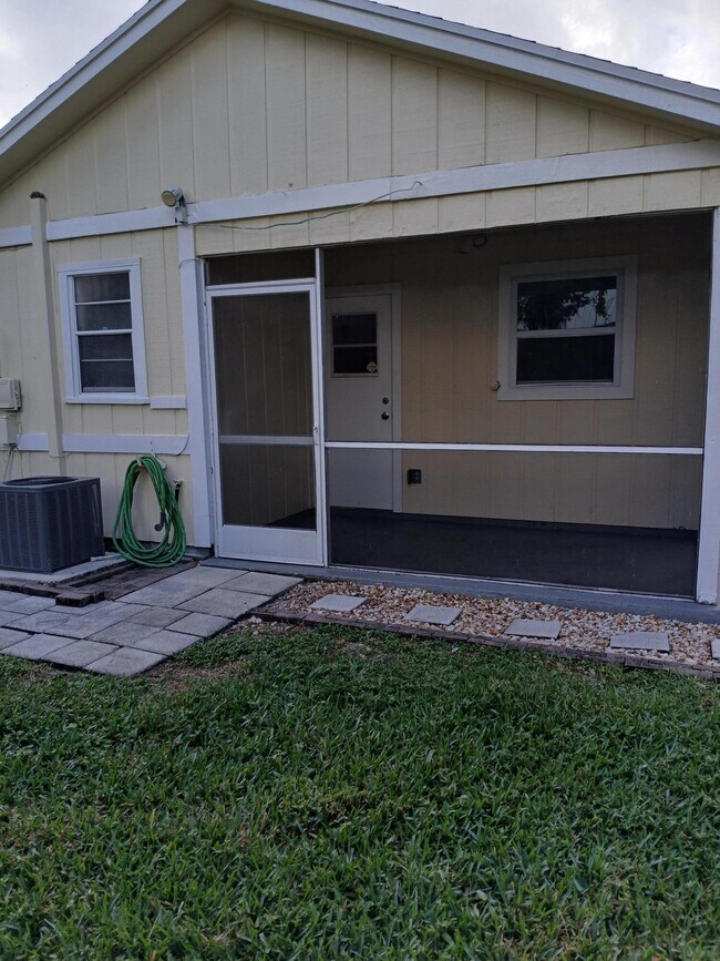 Building Photo - 8743 Sol Terrace