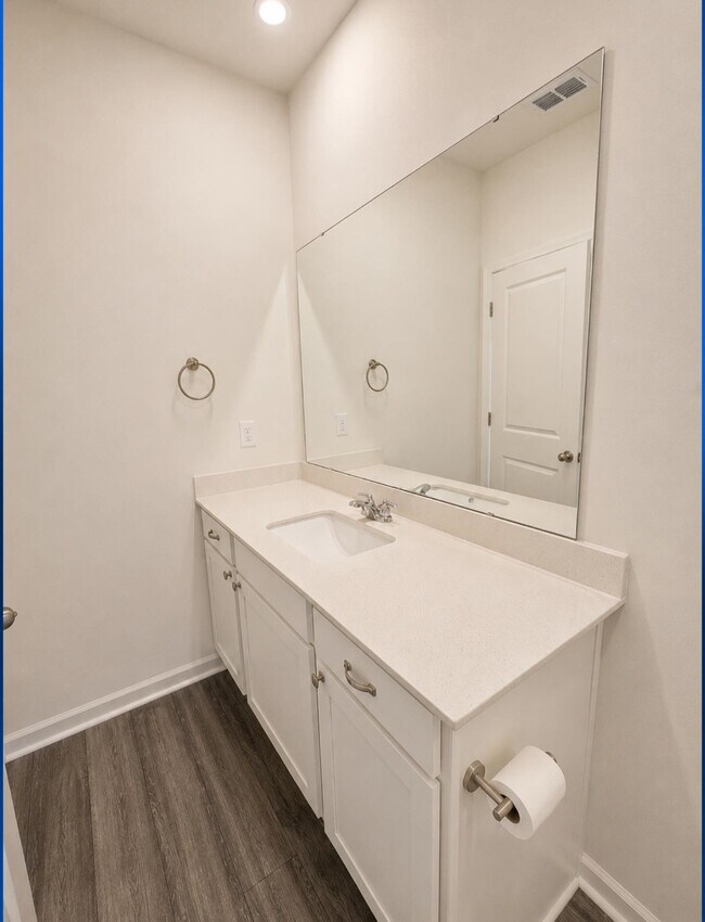 Building Photo - 423 Castillo Dr