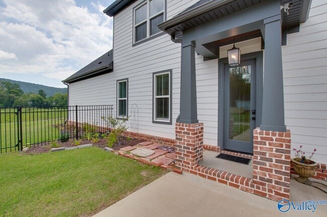 Building Photo - 6128 Pembrook Pond Pl SE