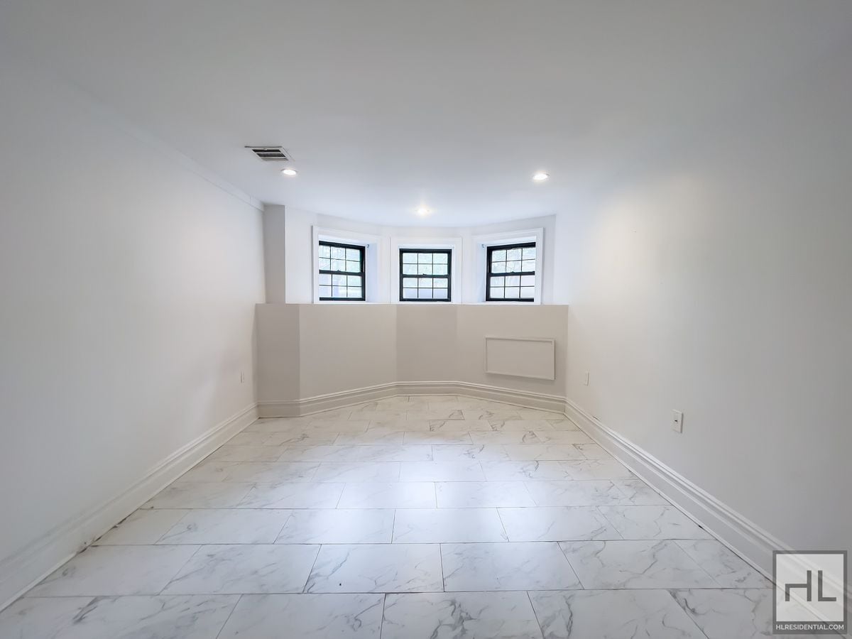 Building Photo - EASTERN PARKWAY / Spacious 4-Bed, 3-Bath D...