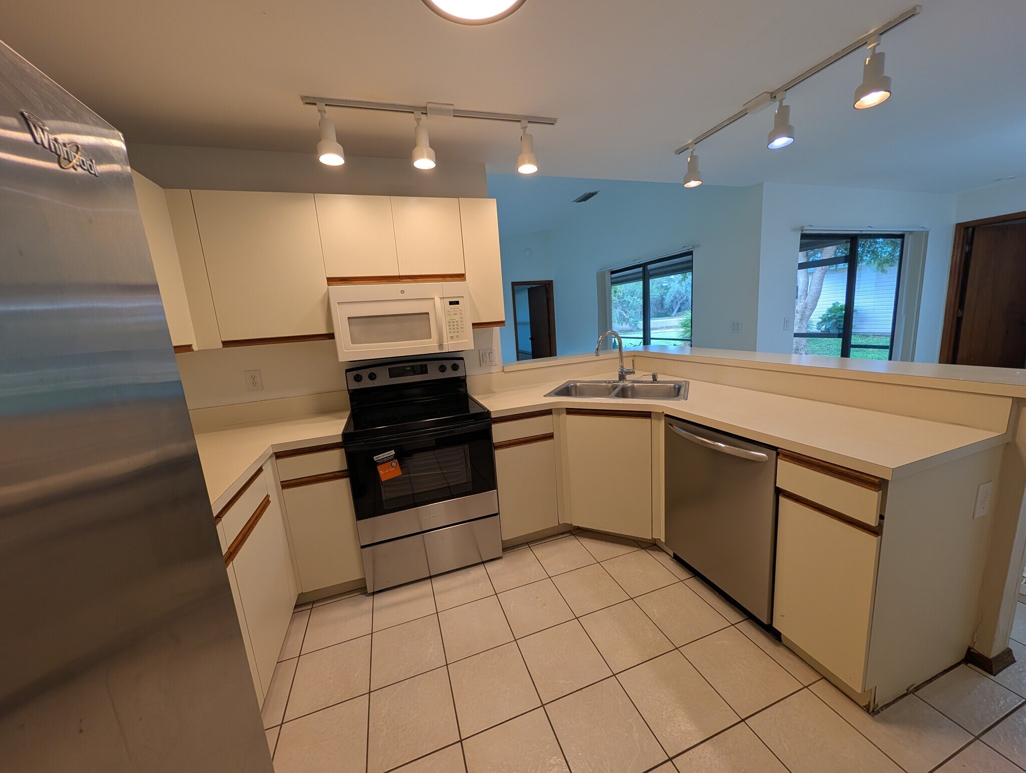 Building Photo - 517 Bearded Oaks Cir