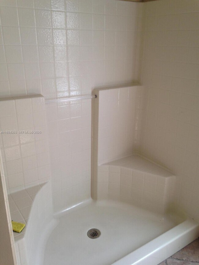 Building Photo - 4634 SW Eagle St