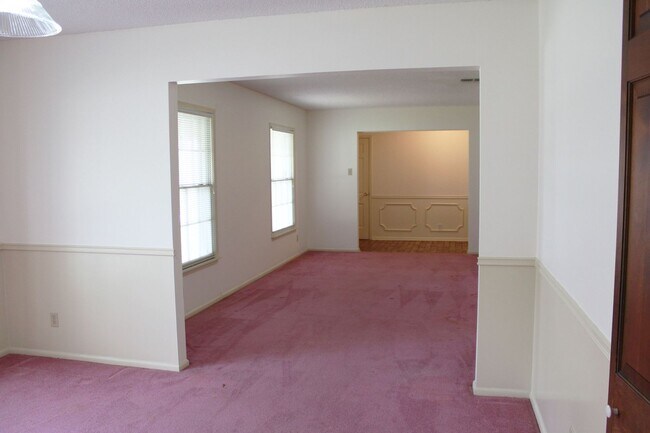 Building Photo - COLONIAL HILLS, NORTH EAST I.S.D.