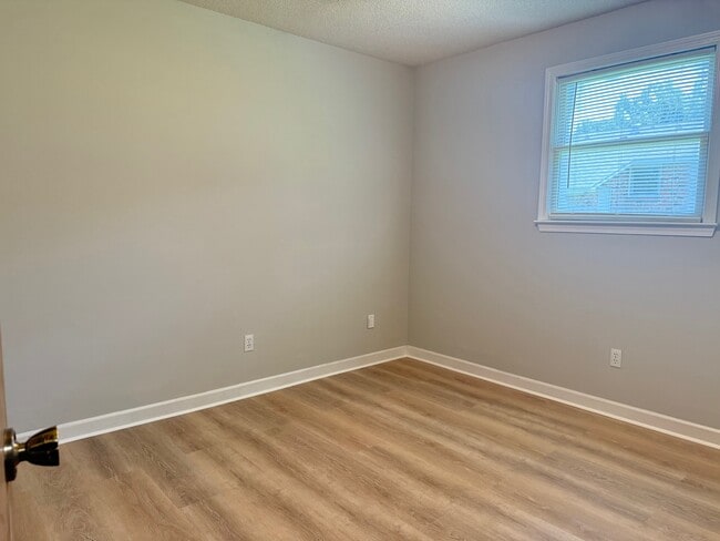 Building Photo - 1209 Furches Ave