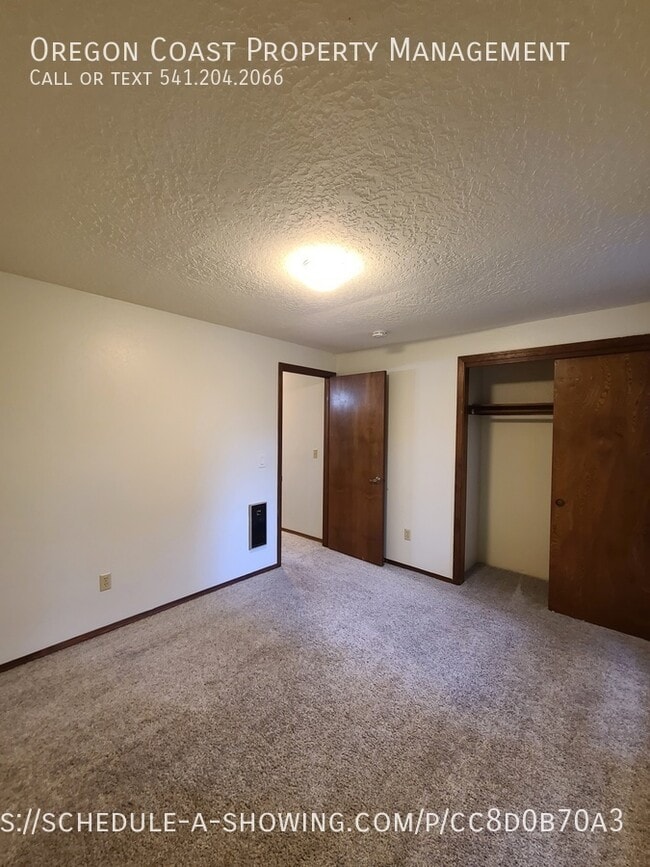 Building Photo - 835 Manzanita Ave